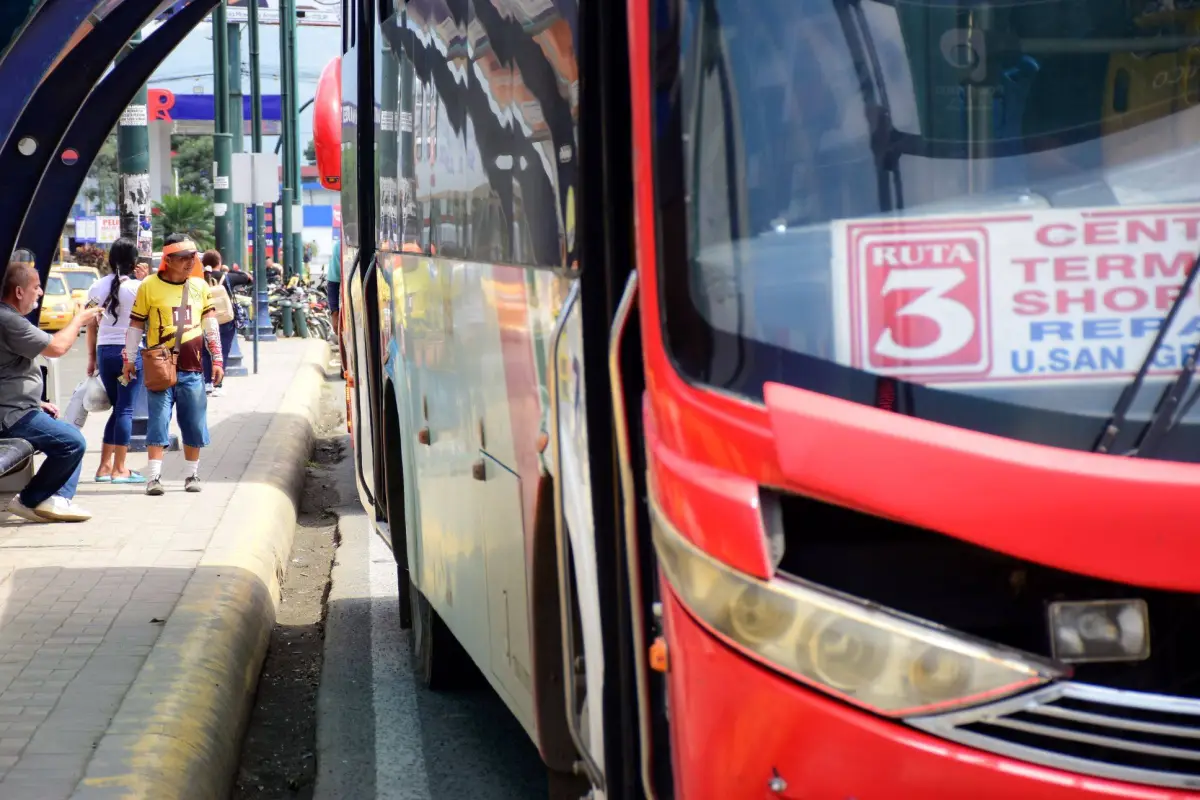 Los buses urbanos realizarán sus recorridos con normalidad este lunes., El Diario