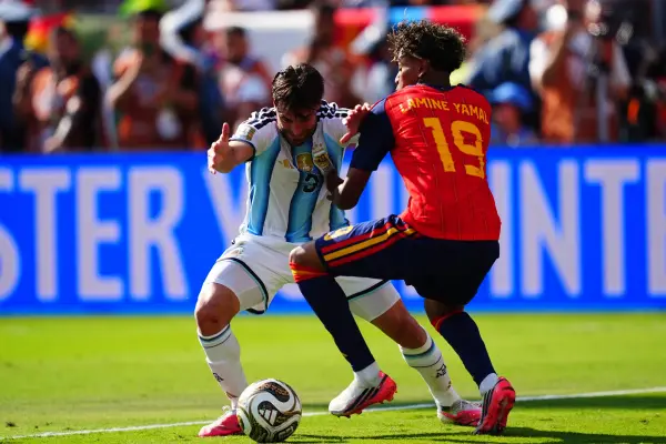 España abre el marcador ante Argentina en el alargue y queda cerca del título mundial.