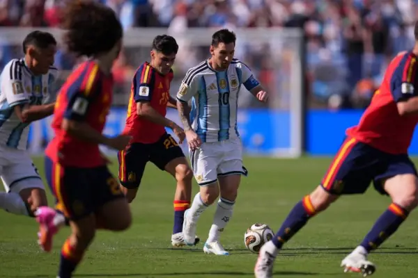 EN VIVO: Argentina y España van al alargue tras un 0-0 marcado por presión y atajadas.