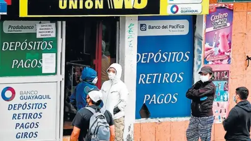 Las remesas en Ecuador crecen, pero también aumentan los riesgos