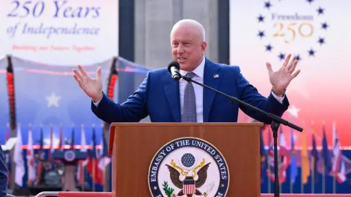 Embajador de EE. UU. niega presión de Trump sobre la FIFA por la sanción a Folarin Balogun