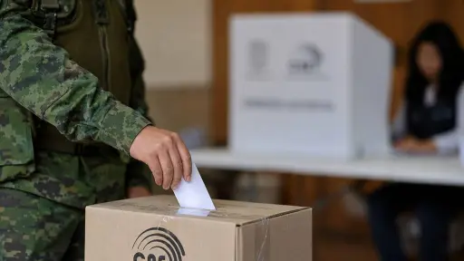 Cédula, credencial y sin armas: así votarán los militares y policías en las elecciones seccionales de 2026