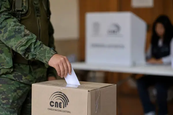 Cédula, credencial y sin armas: así votarán los militares y policías en las elecciones seccionales de 2026