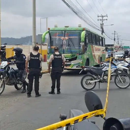 Funcionario del Municipio de Portoviejo fue asesinado por sicarios cuando se trasladaba en un bus de pasajeros