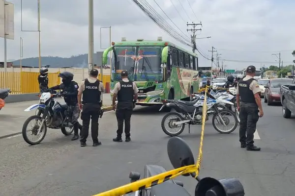 El funcionario se desplazaba en un bus de pasajeros cuando le dispararon en varias ocasiones lo que terminó con su vida. ,Foto: El Diario