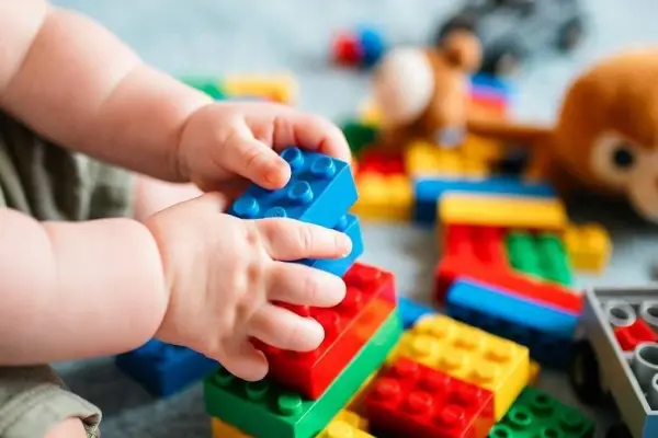 El menor, que en la actualidad tiene dos años de edad, goza de un buen estado de salud, informaron las autoridades. ,Foto: Referencial de IA