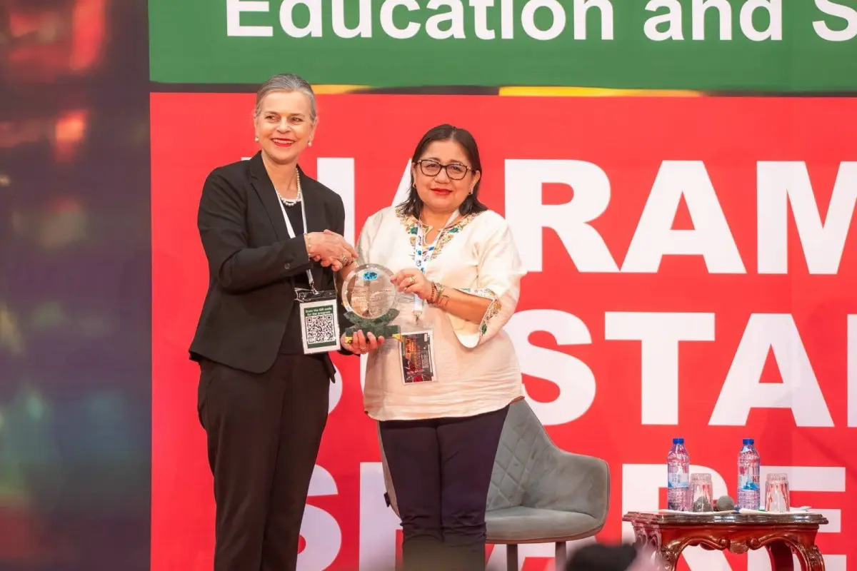 Carmita Álvarez recibe en África el Premio Mundial “Eileen Younghusband”., Cortesía 