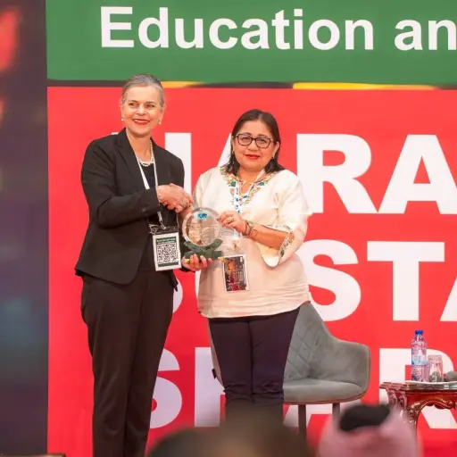 Carmita Álvarez recibe en África el Premio Mundial “Eileen Younghusband”