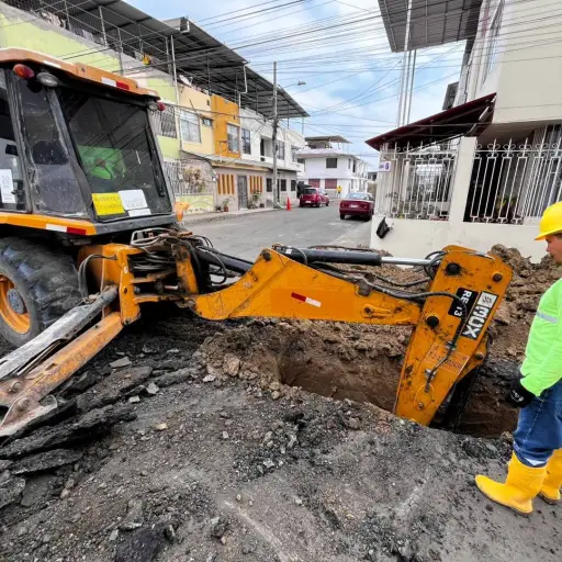 EPAM resuelve rebose de aguas servidas en Los Almendros con renovación de colector crítico