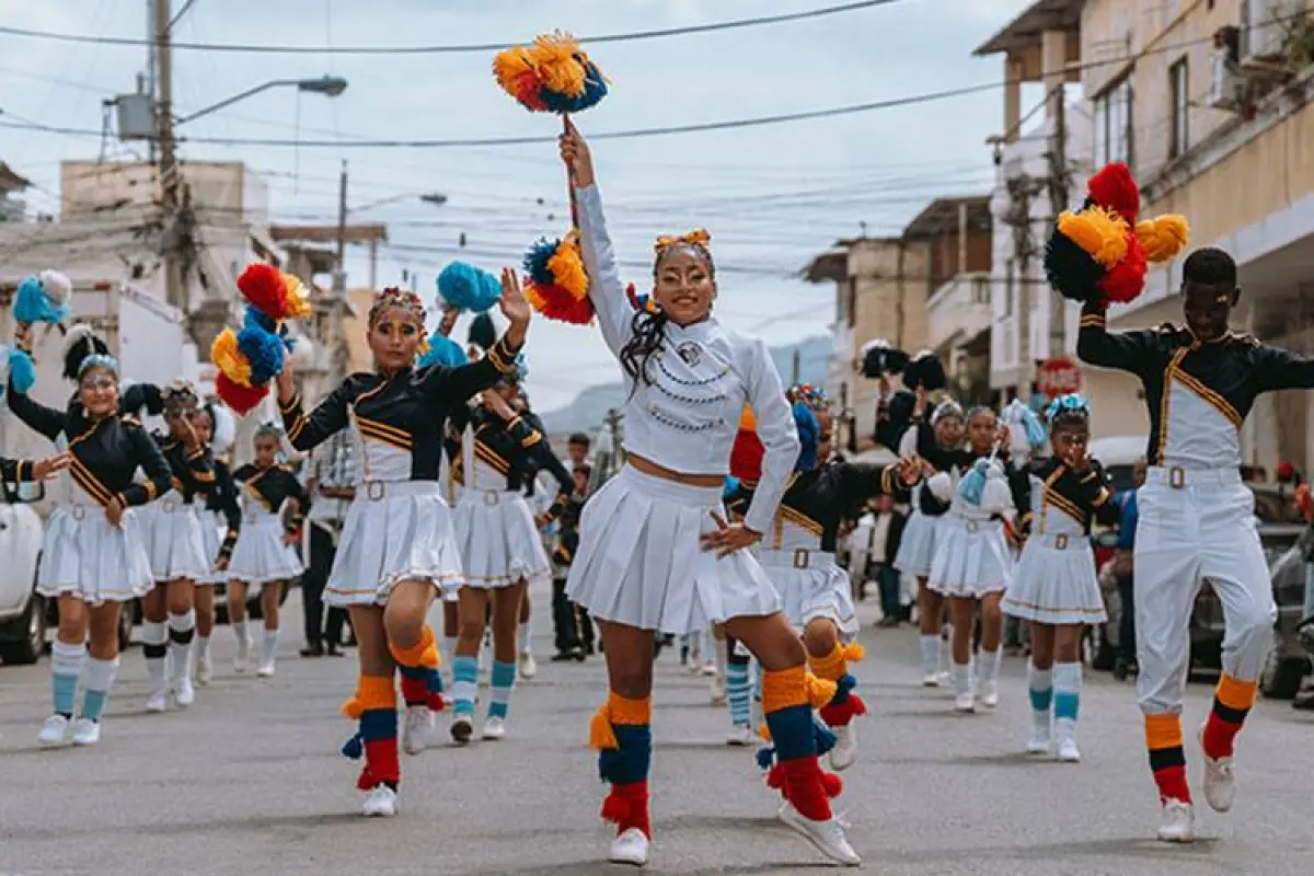 Más de 2.000 niños sorprendieron a Guayaquil con un desfile por las fiestas Julianas, Municipio de Guayaquil