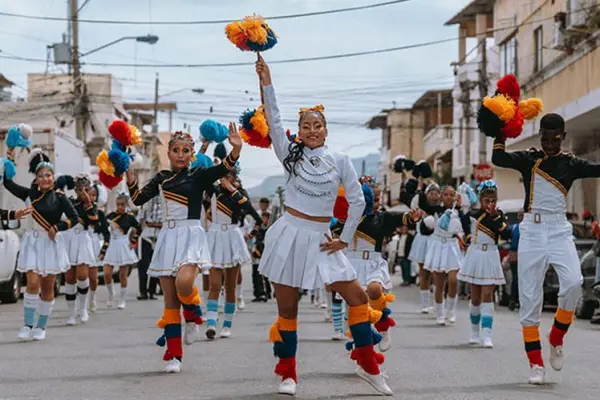 Más de 2.000 niños sorprendieron a Guayaquil con un desfile por las fiestas Julianas ,Municipio de Guayaquil