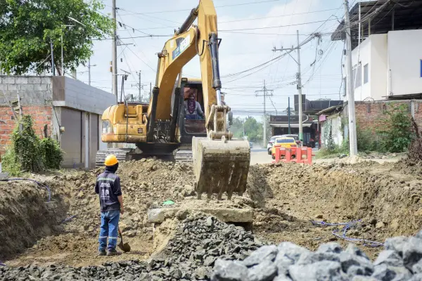 En la entrada a la ciudadela Fortaleza, los trabajos avanza en la reconstrucción de la calle. ,El Diario