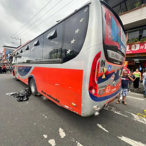 Una motociclista perdió la vida en segundos: así ocurrió el fatal accidente en Santo Domingo