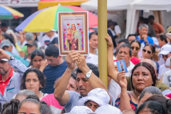 Cada año decenas de devotos participan de los actos religiosos en honor a la Virgen del Carmen. ,El Diario