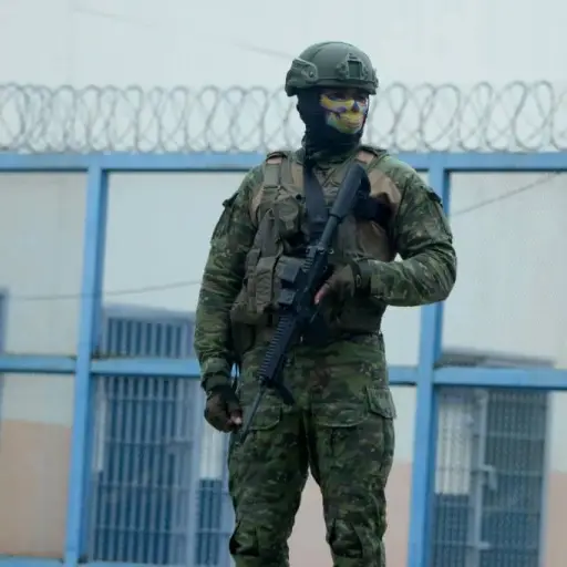 Gobierno convoca a policías y militares en servicio pasivo para reforzar la seguridad en las cárceles