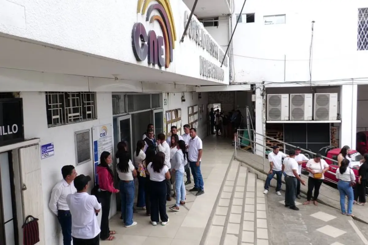 Continúan llegando las delegaciones a firmar aceptación de precandidaturas para Elecciones Seccionales 2027.