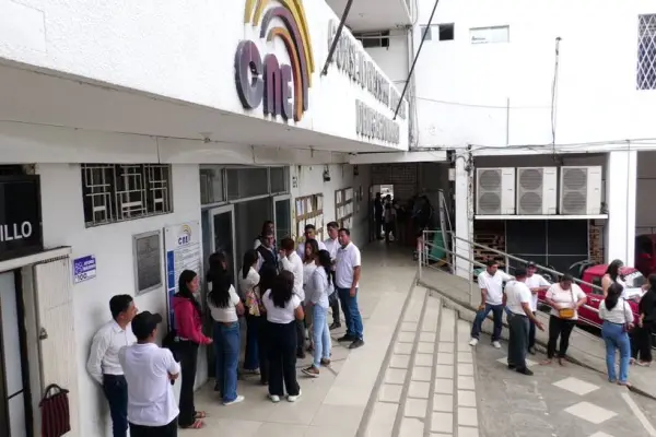 Continúan llegando las delegaciones a firmar aceptación de precandidaturas para Elecciones Seccionales 2027.