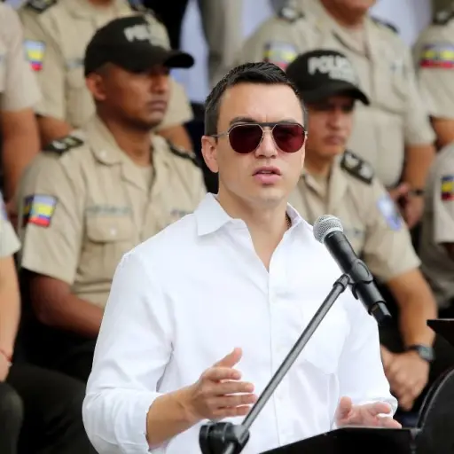 El Gobierno de Ecuador abre convocatoria de empleo con salario de 1.212 dólares, estos son los requisitos