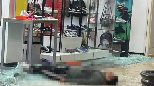 Dos presuntos delincuentes abatidos durante tiroteo con guardias en centro comercial de Guayaquil