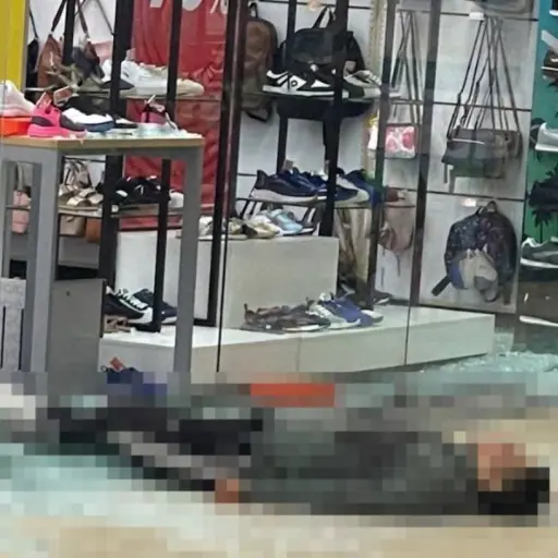 Dos presuntos delincuentes abatidos durante tiroteo con guardias en centro comercial de Guayaquil