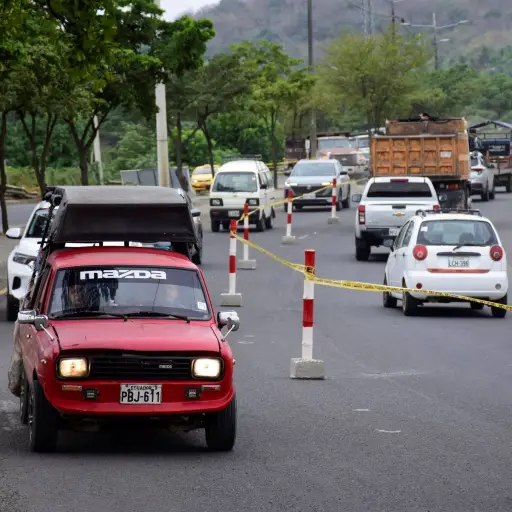 Cierre parcial del paso lateral Manabí Guillén, genera congestión en las horas pico