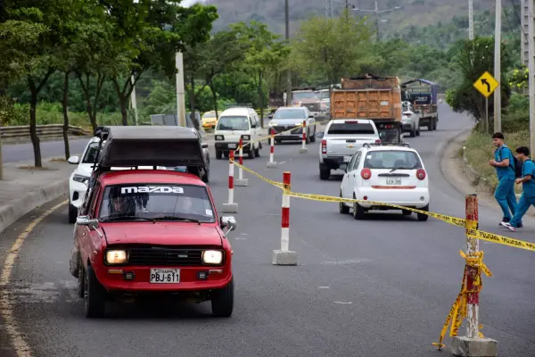 Un carril del paso lateral ha sido debido para que sea doble sentido mientras duren los trabajos. ,El Diario