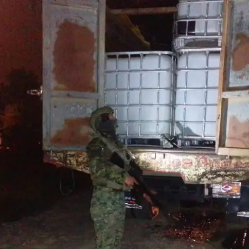 La Concordia: Ejército localizó un camión con 2.500 galones de combustible presuntamente robado