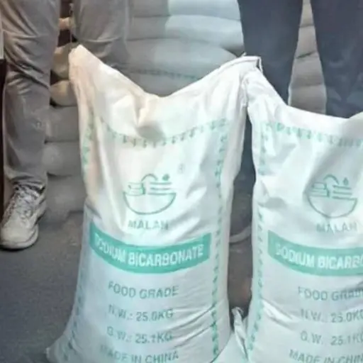 Policía desarticula un centro de acopio de insumos químicos usados presuntamente para narcotráfico en el norte de Quito