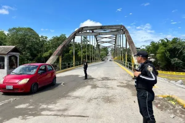 El puente Jaime Roldós Aguilera. ,Cortesía