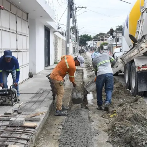 Municipio de Guayaquil coordina el traslado de redes de telecomunicaciones al subsuelo en Urdesa