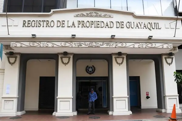 Instituciones centenarias que han marcado la historia y el crecimiento de Guayaquil