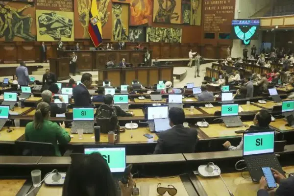 La Asamblea Nacional aprobó la nueva ley con 139 votos. ,Redes
