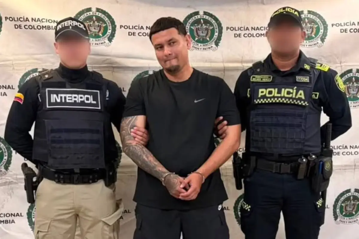 Alias 'Gato Negro' fue trasladado desde Colombia hasta Guayaquil bajo un amplio operativo de seguridad y será recluido en la cárcel de máxima seguridad La Encuentro, en Santa Elena., Web