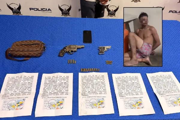 Alias 'Gaster, tenía en su poder dos armas de fuego, municiones y panfletos amenazantes. ,Foto: X Policía Nacional