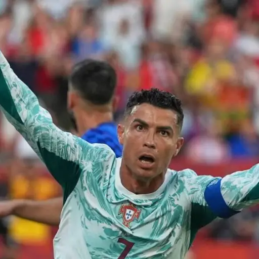 “Cuando te pongas bueno...”: Cristiano Ronaldo sorprende al niño venezolano, sin piernas, que perdió a su familia en los terremotos