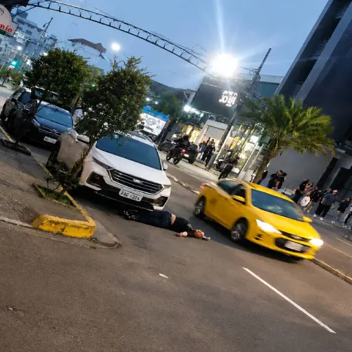 Salió de una discoteca y fue atacado a tiros mientras cruzaba la avenida Río Lelia en Santo Domingo