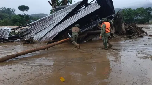 Gobierno anuncia viviendas para damnificados y refuerza la atención por el aluvión en Zamora Chinchipe