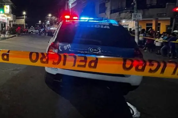 Agentes dela Policía Nacional realizan las investigaciones para dar con el paradero de los asesinos. ,Foto: Referencial / El Diario