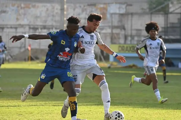 Delfin SC mostró un fútbol más agresivo y con calidad colectiva, pero no le bastó para ganarle a Emelec en el Jocay. ,Foto: Apifoto
