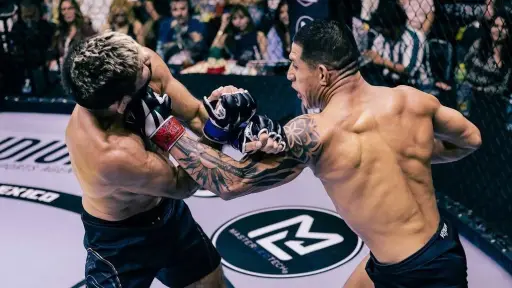 Cristian Rivas vence a Walter Zamora en Monterrey y acumula su tercera victoria consecutiva en MMA México