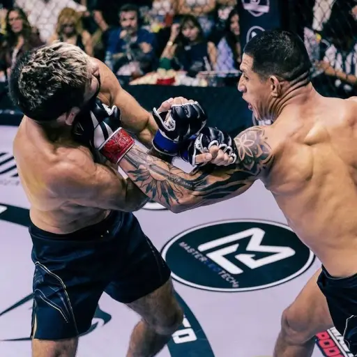 Cristian Rivas vence a Walter Zamora en Monterrey y acumula su tercera victoria consecutiva en MMA México