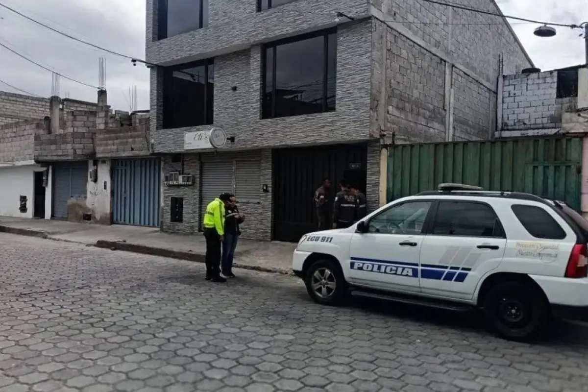 La mujer fue asesinada al salir de su vivienda. 