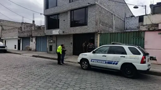 Sicarios fingieron que le entregarían un ramo de flores a docente y la asesinaron