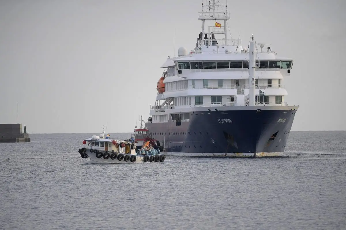 Vista del crucero de bandera holandesa MV Hondius, afectado por un brote de hantavirus en mayo pasado. 