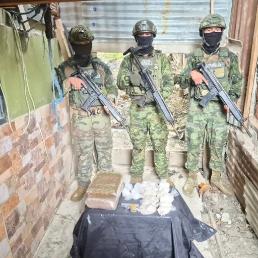 Desmantelan red de narcotráfico en Portoviejo con incautación de armas y drogas 