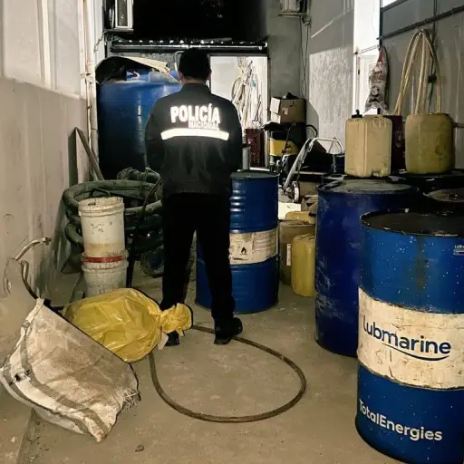 El combustible ilegal termina en manos del narcotráfico y de la minería no regulada