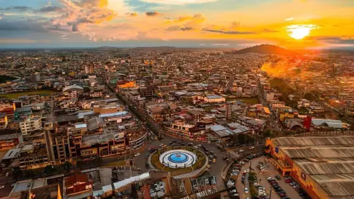 Santo Domingo, la ciudad que nació del encuentro de pueblos y hoy habla con acento propio 