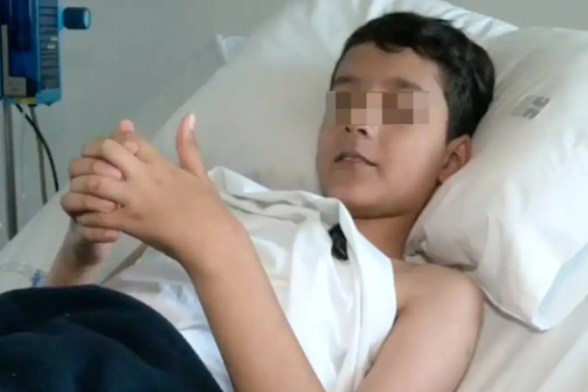 El niño de 12 años se recupera de las heridas que le provocó estar bajo toneladas de escombros tras los dos terremotos., Foto: Agencias