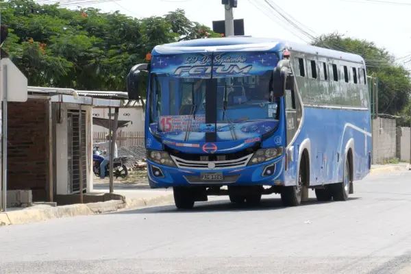 El retorno del bus urbano alivia el bolsillo en San Juan de Manta frente al transporte informal. ,El Diario