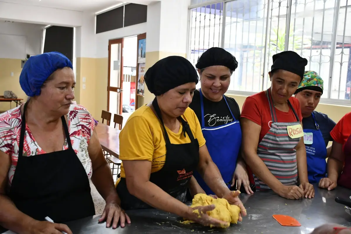 Actualmente, 70 mujeres de la localidad se capacitan en talleres de panadería, corte y confección., El Diario